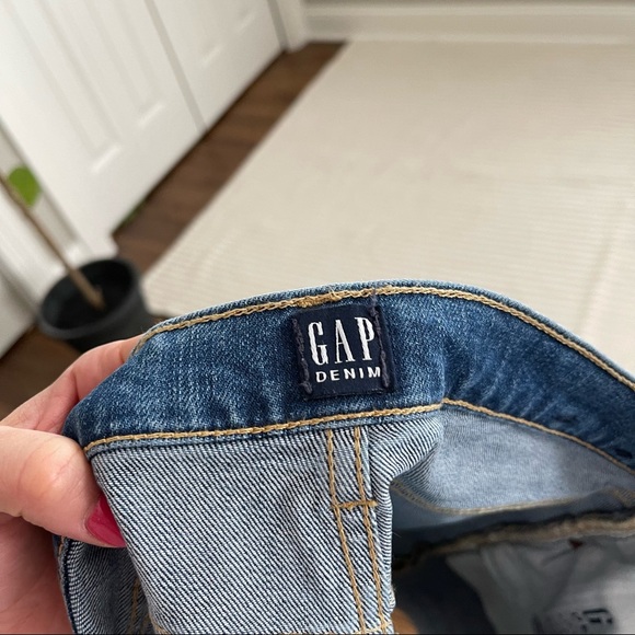 GAP High Rise 4” Button Fly Jean Shorts 2/26R - Picture 7 of 8
